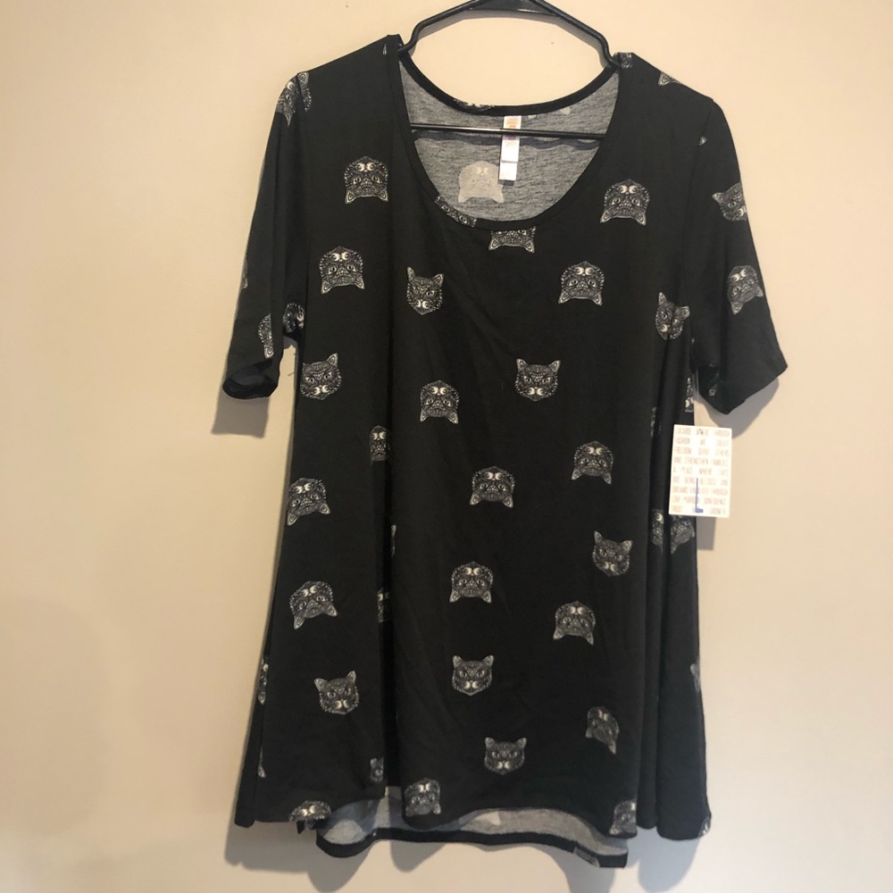 SOLD💜Lualroe Cat Perfect Tee